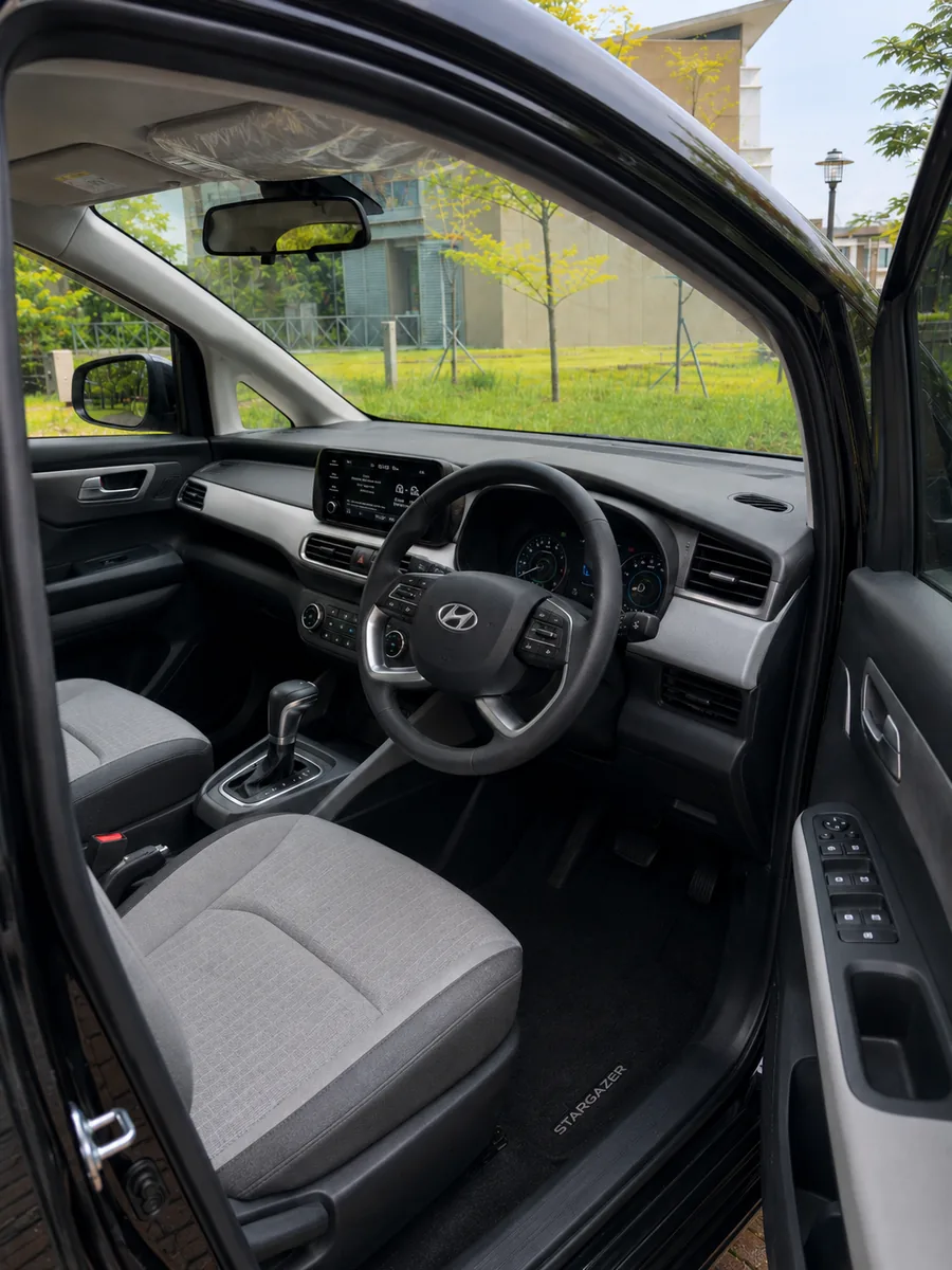 Hyundai Stargazer driver cockpit real photo