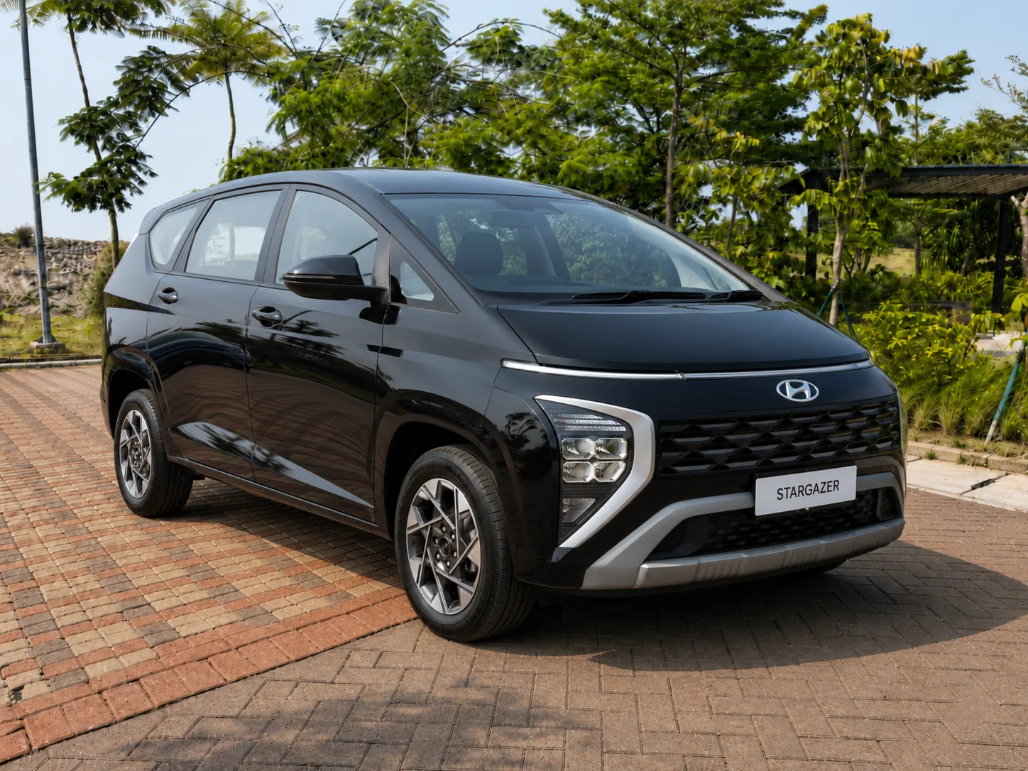 Hyundai Stargazer rental Jakarta main exterior real photo