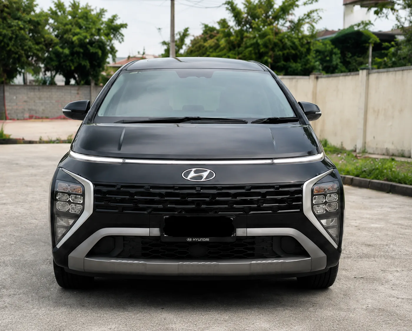 Hyundai Stargazer front exterior real photo