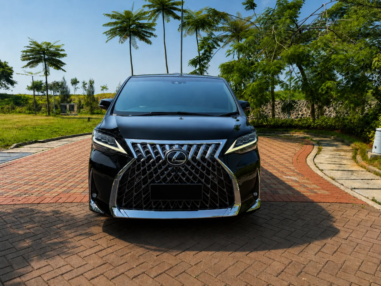 Lexus LM350 front exterior real photo