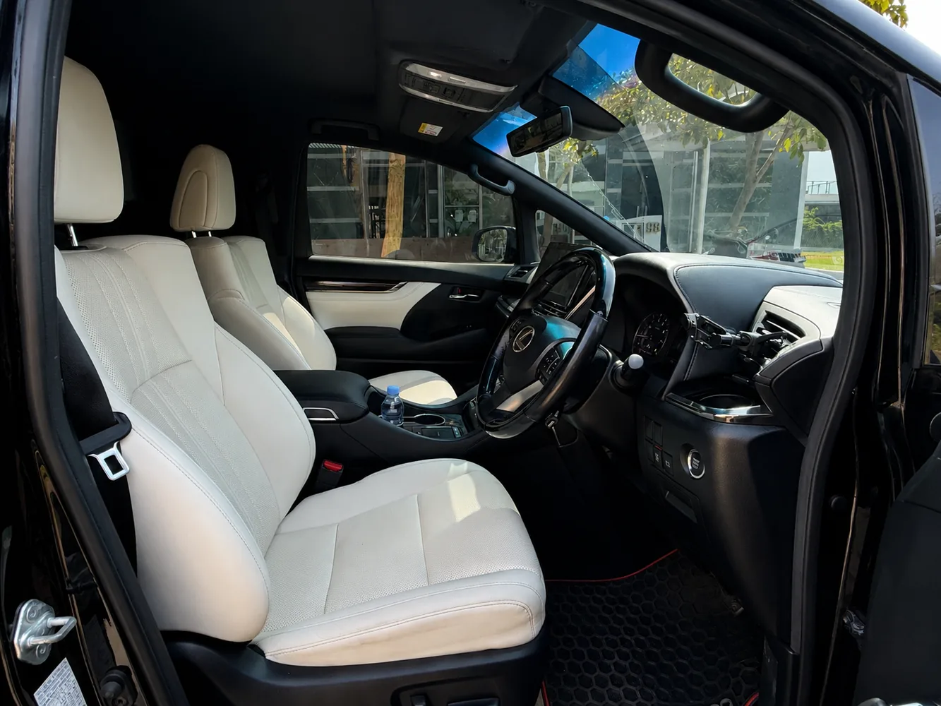 Lexus LM350 front cabin real interior photo