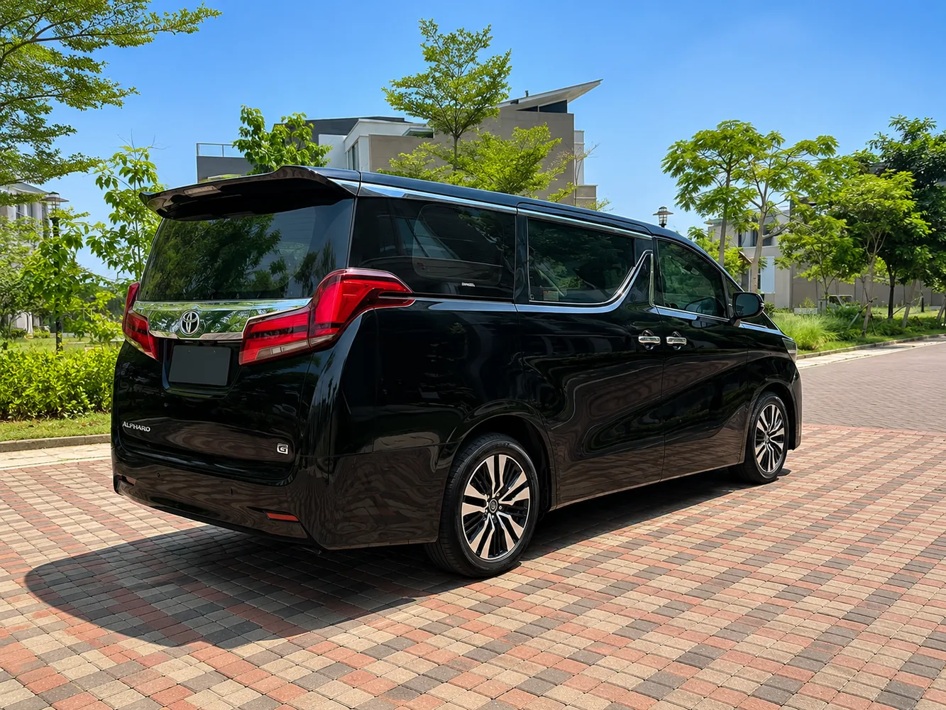 Toyota Alphard rear exterior real photo