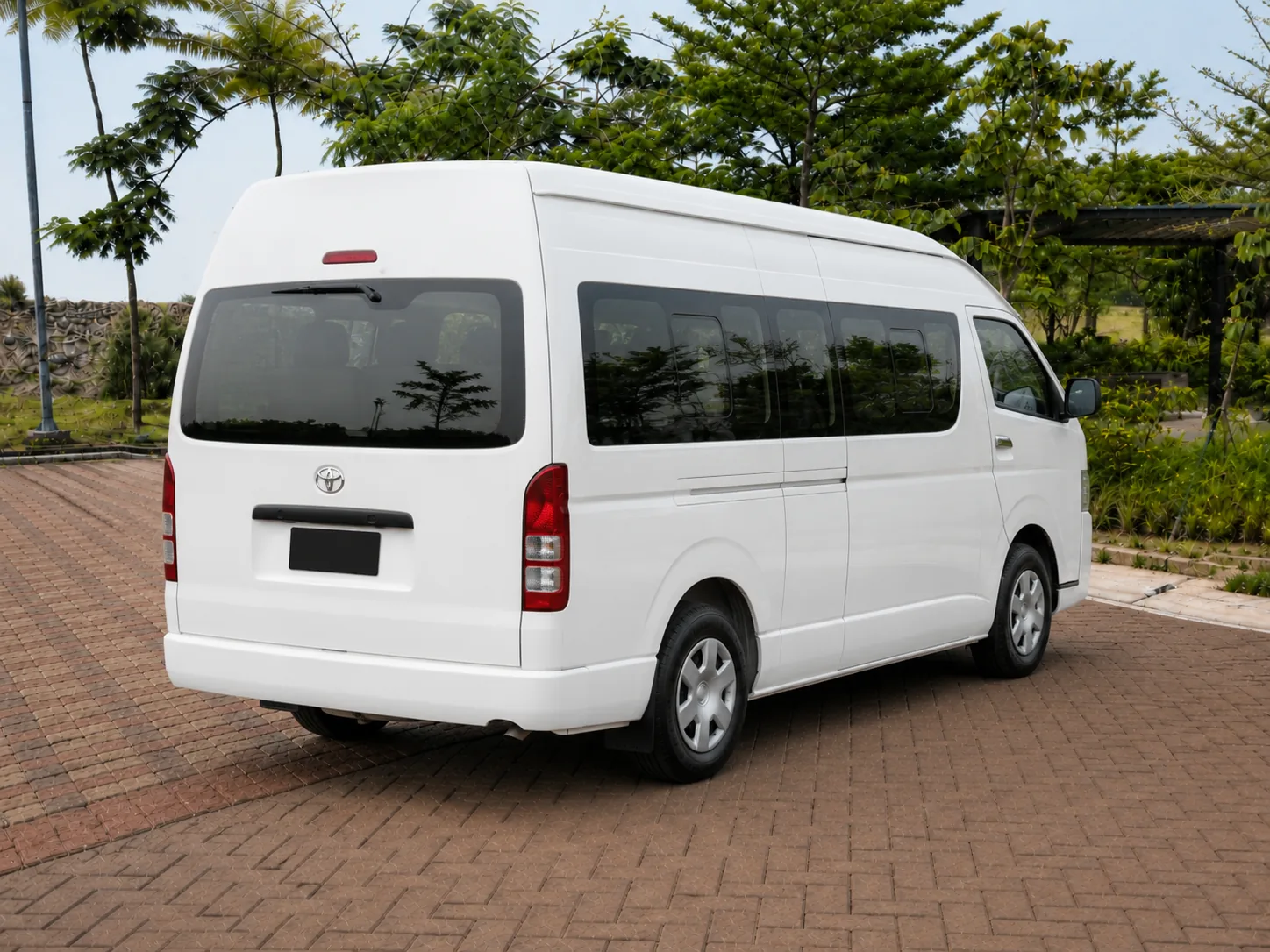 Toyota Hiace rear exterior real photo