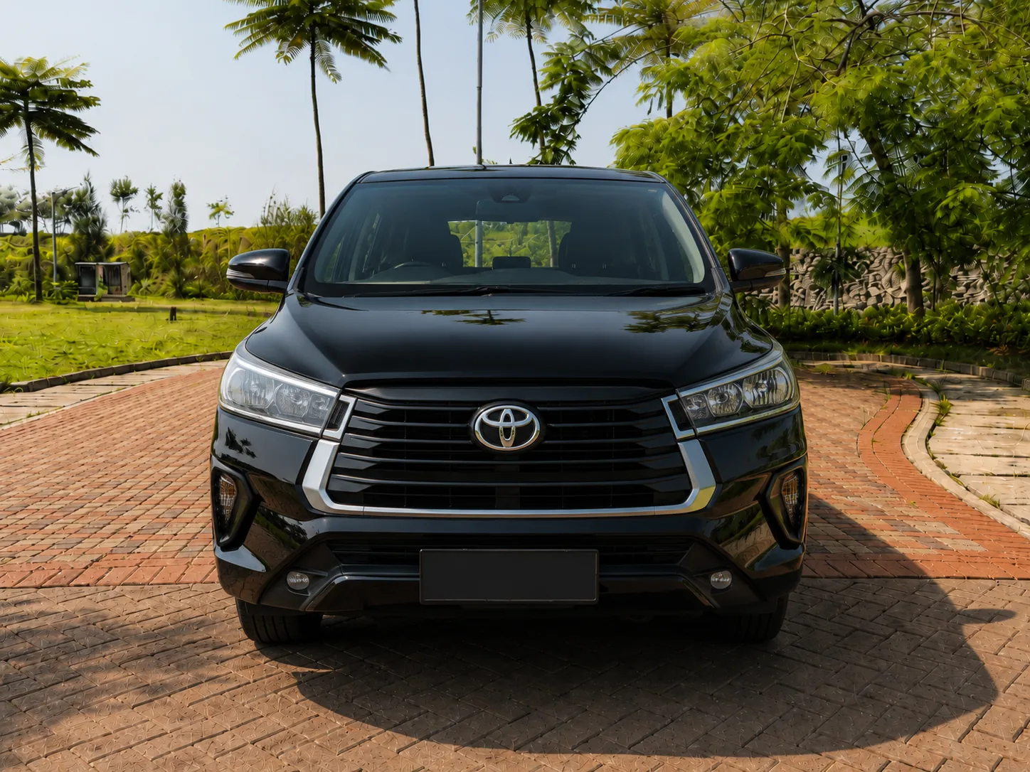 Toyota Innova front exterior real photo