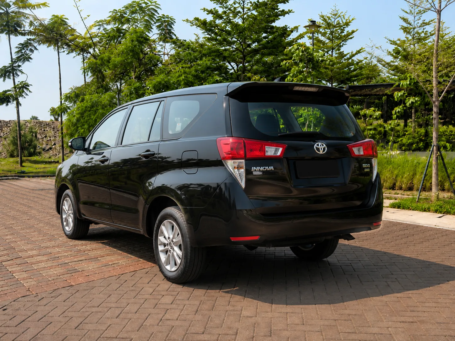 Toyota Innova rear exterior real photo
